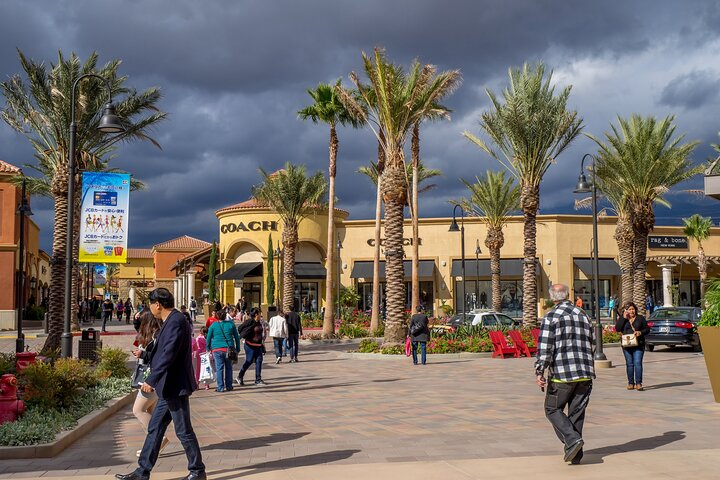 Private Shopping Tour from Palm Springs to Desert Hills Outlets - Photo 1 of 7